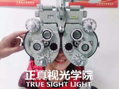 滨州验光师培训-正真视光学院-学员半自动牛眼操作